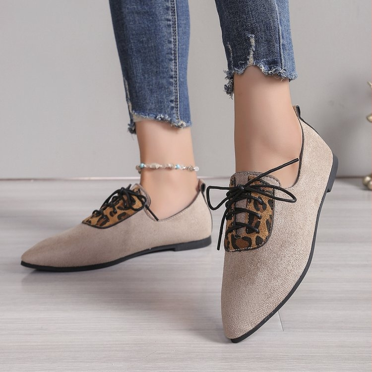 Zahraničný obchod plus size leopard potlač jednotlivé topánky dámske jesenné nové špicaté ploché semišové ležérne topánky európske a americké dámske topánky