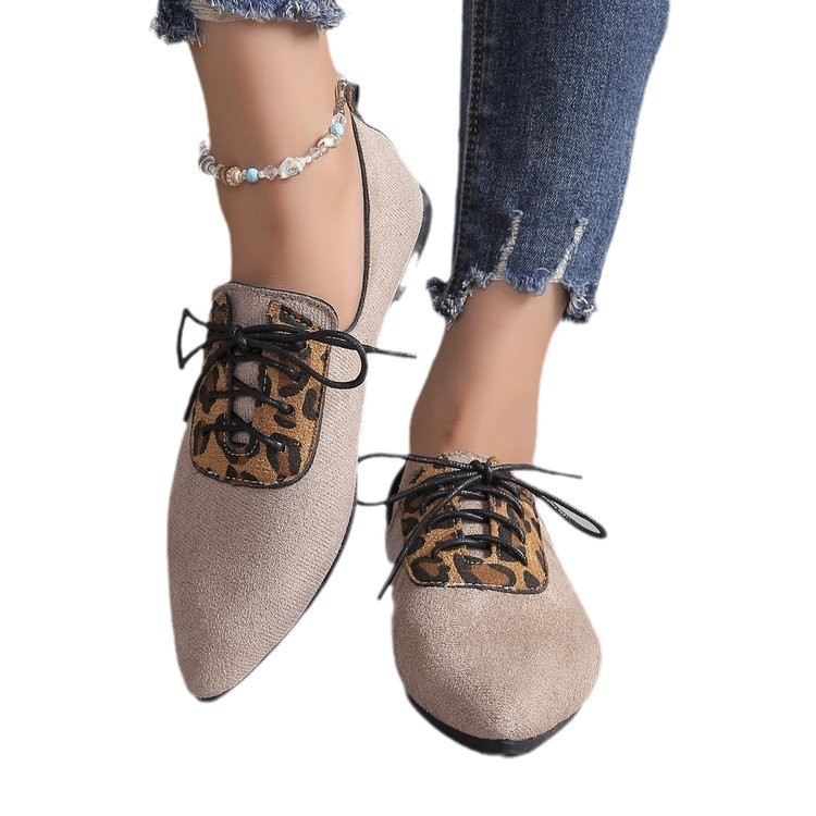 Külkereskedelmi plus size leopárdmintás egyszínű cipő női őszi új hegyes sarkú lapos velúr alkalmi cipő európai és amerikai női cipők