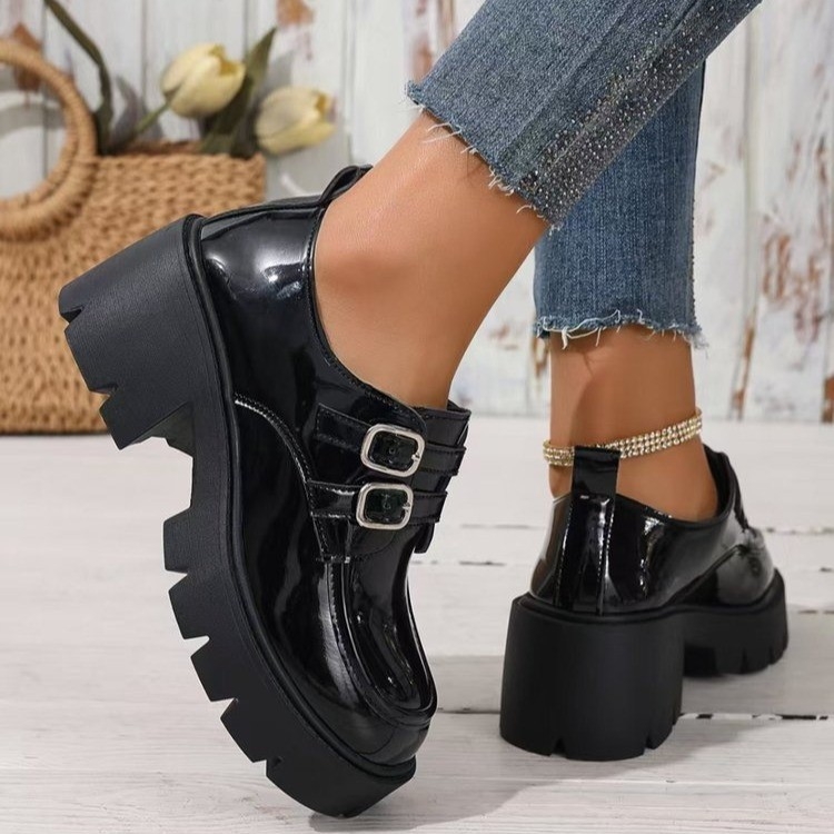 Didelių dydžių maži odiniai bateliai moterims, britiško stiliaus 2025 m. pavasario ir vasaros nauji bateliai, derantys sijonai, mokasinai storapadžiais bateliais