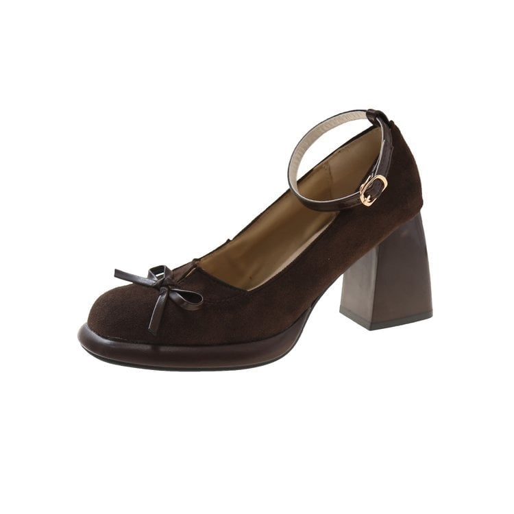Francia retro magassarkú 2025 tavaszi új, vastag sarokú, csattal ellátott, világos, érett, elegáns, szexi barna, egyrétegű női cipők