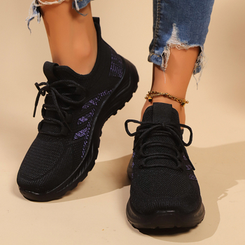 2025 m. pavasario tarptautinės mados tendencija sportbačiai, patogūs ir kvėpuojantys