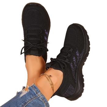 2025 m. pavasario tarptautinės mados tendencija sportbačiai, patogūs ir kvėpuojantys