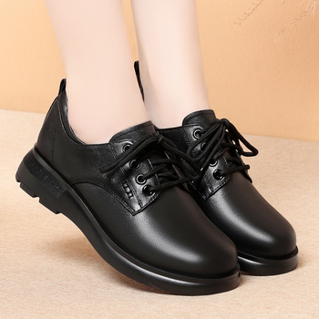 Fekete valódi bőr anyai cipők tavaszi és őszi csúszásgátló új fűzős bőr cipők puha bőr puha talpú női lapos talpú középkorú női cipők