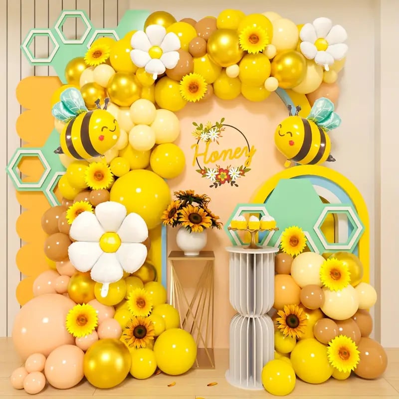 Нов костюм за годишнина от Daisy Bee Blast Chain Arch, разкриващ пола, атмосфера за рожден ден