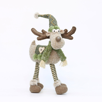 Ziemassvētku rotājumi, četrkājains briedis, zaļš audums, stāvoša aļņa lelle, Ziemassvētku atmosfēras rotājumi