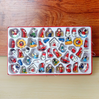 Ziemassvētku rotājumi koka Ziemassvētku kulons mazs kulons 48 daļu komplekts kastē DIY tīrs ar rokām apgleznots 3-5 cm leļļu rotājums