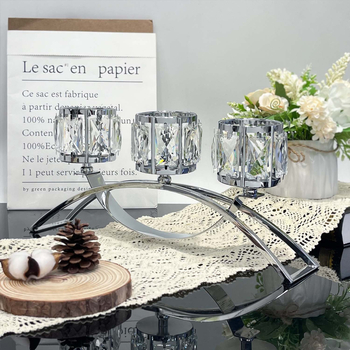 Tarpvalstybinis „Amazon Nordic“ modernus trijų galvų metalinis krištolinis žvakidė romantiška žvakių šviesa vakarienės stalo dekoracija prancūziško stiliaus namams