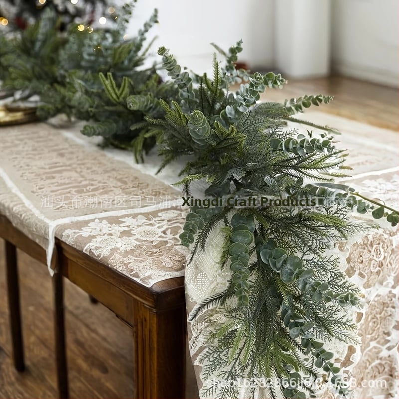 Pielāgots mākslīgais Ziemassvētku rotangpalmas Ziemassvētku vainags no priežu skuju eikalipta, ciedra, kamīna vītnes, mājas dekorēšana