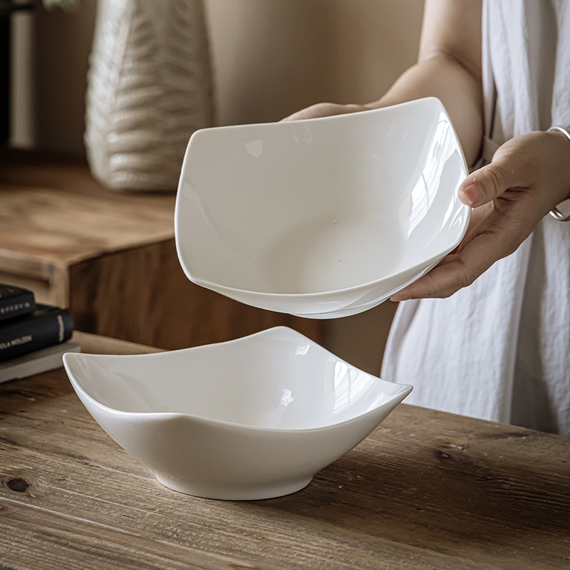 Puhasvalge lihtne ruudukujuline keraamiline ruudukujuline taldrik, disainiga erikujuline kauss, majapidamisnõude taldrik, puuviljasalati taldrik