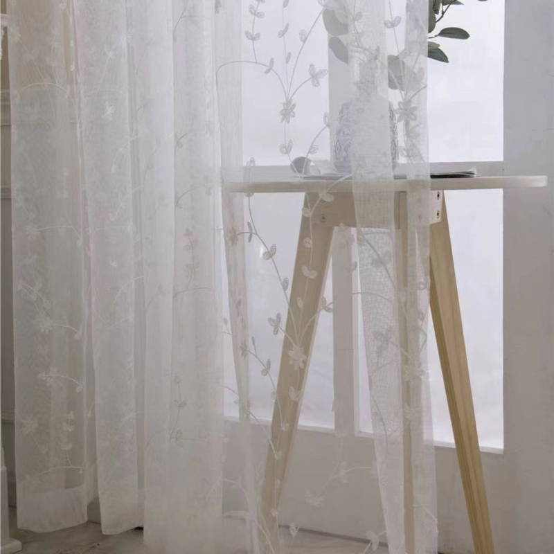 Maža gaivios pastoracinės vandens žolės marlės užuolaida, apsauganti nuo saulės, lango ekranas, įlankos langas, balkonas, svetainė, miegamasis, prancūziški nėriniai, svajinga balta marlė