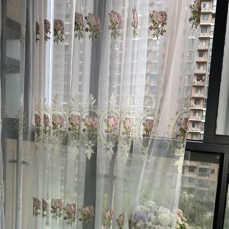 Prabangios amerikietiškos bijūnų siuvinėjimo tiulio užuolaidos svetainei, europietiškos elegantiškos gėlės, siuvinėtos permatomos voilės miegamojo langui