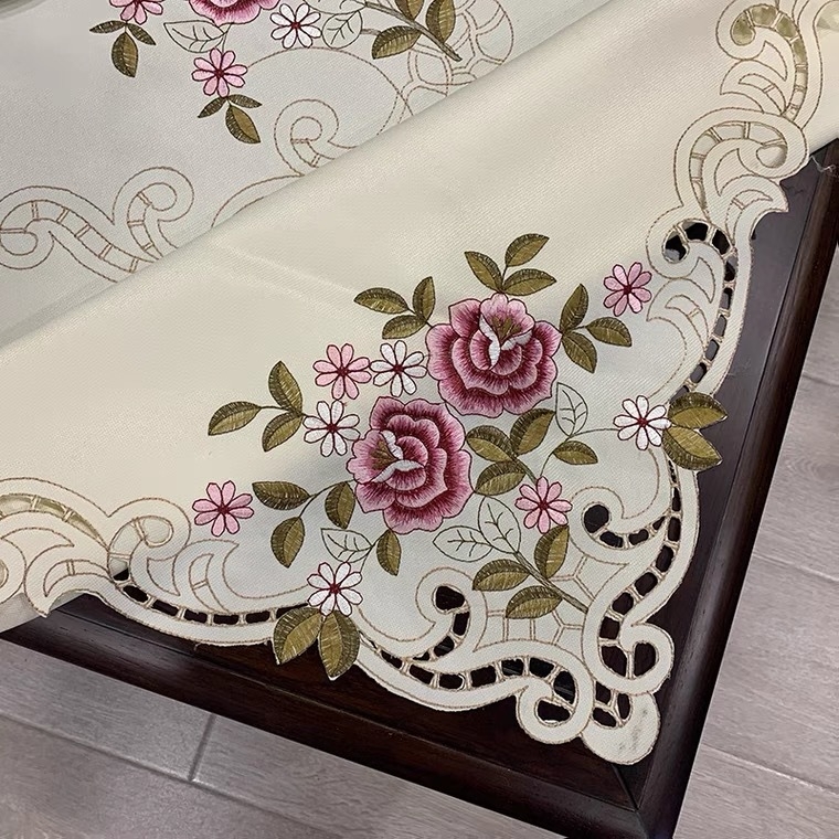 Piiriülene kuum tikitud laualina moodne lihtne ristkülikukujuline polüesterkangast teelaua laudlina hulgimüük