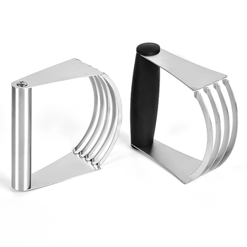 „Amazon“ nerūdijančio plieno grietinėlės pjaustytuvas, miltelių pjaustytuvo maišeliai, „Sji Scone“ aliejaus maišytuvas, makaronų presas, sviesto pjaustymas