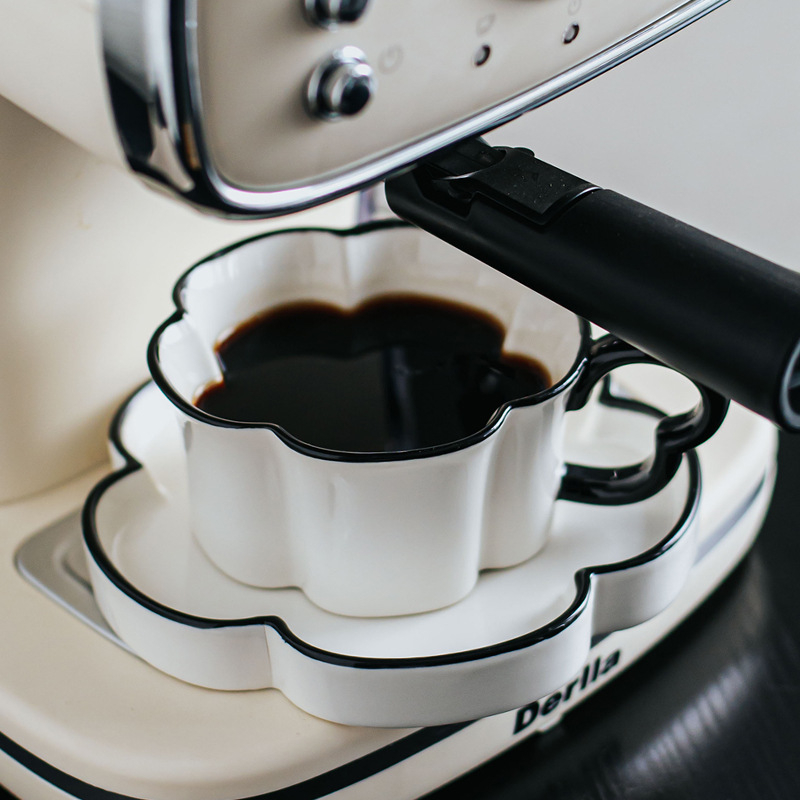 Atsiųskite originalų nišinį kavos puodelį, aukštos kokybės išskirtinį popietės arbatos puodelį, lėkštutę, keraminį latte puodelį, geriamąjį puodelį