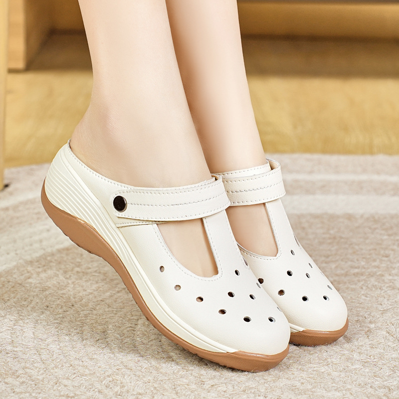 2025 Nyári Új Ékszandálok Női Üreges Lyukú Cipők Puha Talpú Kényelmes Anyacipők Középkorúak és Idősek Bőr Cipők