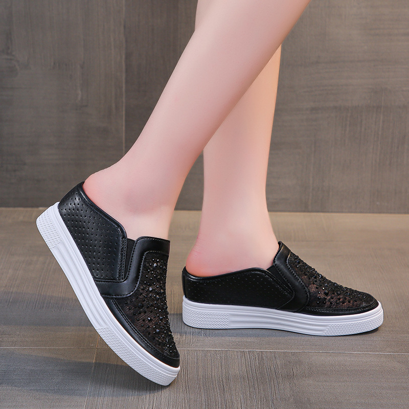 Baotou félpapucs kivágott lélegző fehér cipő 2025 tavasz és nyár új sokoldalú vastag talpú belső magasító hálós cipő