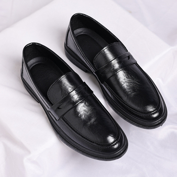 Νέα καλοκαιρινά δερμάτινα παπούτσια ανδρών υψηλής ποιότητας επαγγελματικά casual παπούτσια αναπνεύσιμα ανδρικά δερμάτινα παπούτσια ανδρικά αόρατα παπούτσια αυξανόμενου ύψους doudou