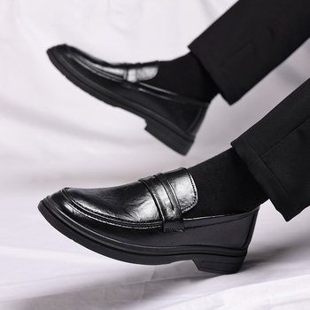 Νέα καλοκαιρινά δερμάτινα παπούτσια ανδρών υψηλής ποιότητας επαγγελματικά casual παπούτσια αναπνεύσιμα ανδρικά δερμάτινα παπούτσια ανδρικά αόρατα παπούτσια αυξανόμενου ύψους doudou