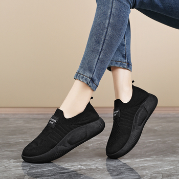 Batai moterims pavasario nauji madingi batai laisvalaikio sportbačiai moteriški kvėpuojantys madingi vieno sluoksnio batai skraidantys austi lengvi moteriški batai