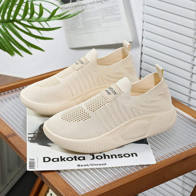 Batai moterims pavasario nauji madingi batai laisvalaikio sportbačiai moteriški kvėpuojantys madingi vieno sluoksnio batai skraidantys austi lengvi moteriški batai