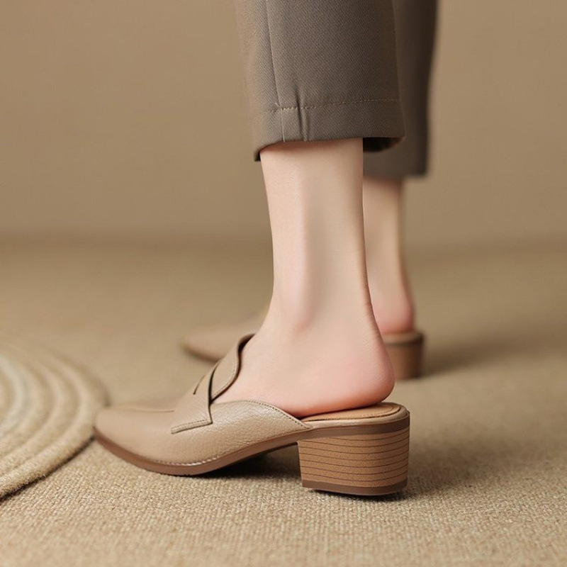 Britiško stiliaus šlepetės iki pirštų galiukų, smaili nosis, storas kulnas, tuščiavidurė nugara, minkštos odos retro stiliaus bateliai, pavasario ir vasaros naujos šlepetės