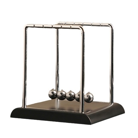 Newtoni pendlikuul, igiliikuriga instrument, magnetiline levitatsioon, väikesed kaunistused, kodune õppetöö, laud, loominguline dekoratiivkäsitöö