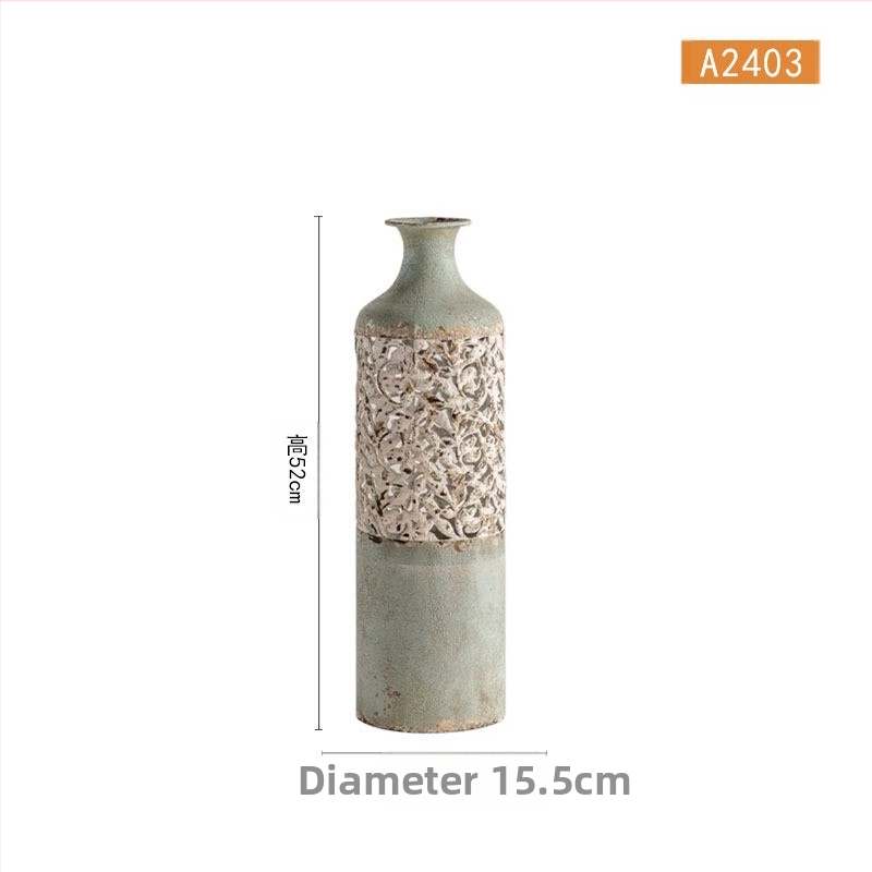 Prancūziško stiliaus kaltinės geležies spauda, vintažinė grindų vaza, svetainės, viešbučio prieškambario dekoravimo papuošalai, namų apyvokos reikmenų iliustracija, apvalus butelis