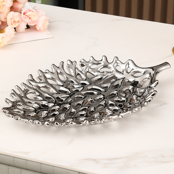 Lengvi prabangūs iškirpti keraminiai vaisių lėkščių papuošalai, paprastos ir modernios svetainės, valgomojo stalo, kavos staliuko dekoracijos, aukštos klasės kūrybiškumas ir aukščiausios klasės pojūtis