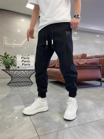 Trendi márka 2025 új férfi egyszínű lezser nadrág koreai stílusú cipzáras melegítőnadrág férfi tavaszi és nyári harlan nadrág