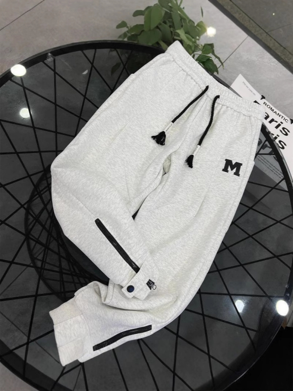 Trendi márka 2025 új férfi egyszínű lezser nadrág koreai stílusú cipzáras melegítőnadrág férfi tavaszi és nyári harlan nadrág