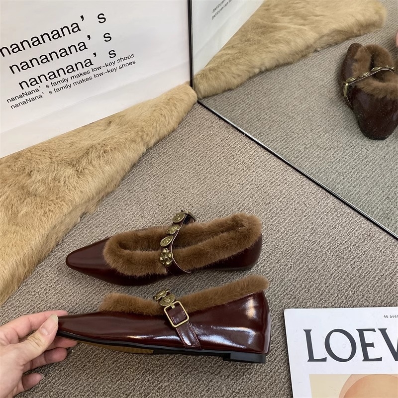 Francia leopárdmintás, hegyes sarkú, meleg divatos női cipők, 2024-es új őszi és téli külső viselet, lapos sarkú Mao Mao egyszínű cipők nagykereskedelemben