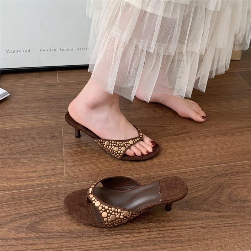 2025 m. vasaros užsienio prekybos naujos europietiško ir amerikietiško stiliaus „herricom“ zomšos mados moteriškos plius dydžio apvalios galvos aukštakulnės šlepetės