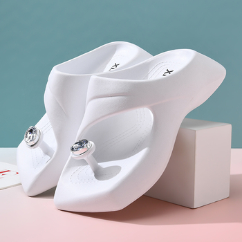 Παντόφλες με χοντρή σόλα, γυναικεία ρούχα για εξωτερικούς χώρους, 2024, νέα μόδα, στυλ νεράιδας με φούστα, διάσημα γαλλικά σανδάλια στην παραλία, διάσημα στο Διαδίκτυο