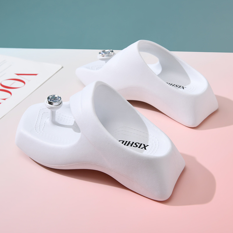 Storapadės moteriškos šlepetės lauko aprangai 2024 m. naujas mados fėjos stilius su sijonu paplūdimio internete garsėjančios prancūziškos basutės