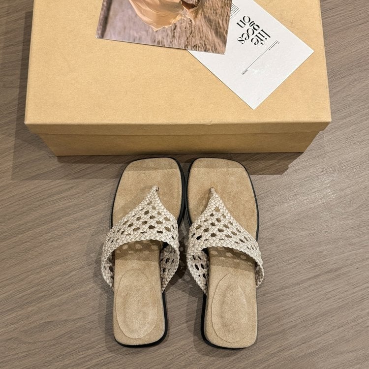 Retro stiliaus zomšinės, storapadės austinės moteriškos šlepetės 2025 m. vasarai. Naujos šlepetės viršutiniam dėvėjimui su klibais kulnais.