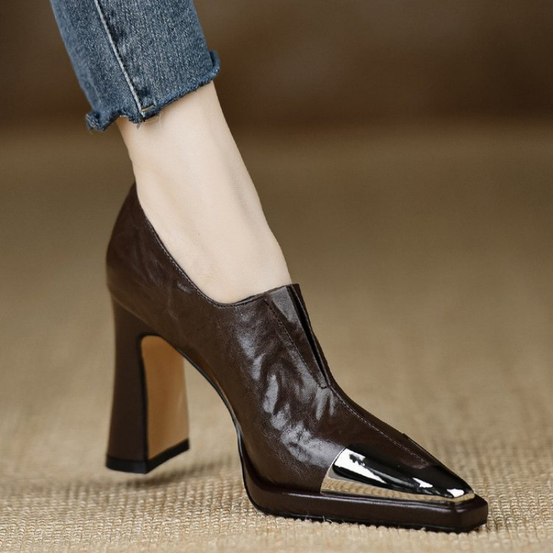 Tarpvalstybinė užsienio prekyba, rudens nauji, smailūs, giliai burnoje, viengubi bateliai, geležinės galvos, storo kulno, temperamento, profesionalūs, priemiestiniai, aukštakulniai moteriški bateliai