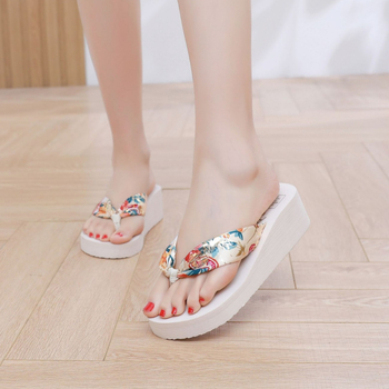 Nyári papucsok női bohém szatén anyagból hétköznapi magas sarkú strandpapucsok etnikai stílusú papucsok