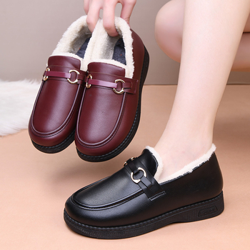Νέες χειμερινές casual δερμάτινες βαμβακερές μπότες 2025 για μεσήλικες και ηλικιωμένες γυναίκες, slip-on, με φλις επένδυση, ζεστά δερμάτινα παπούτσια με χοντρή σόλα