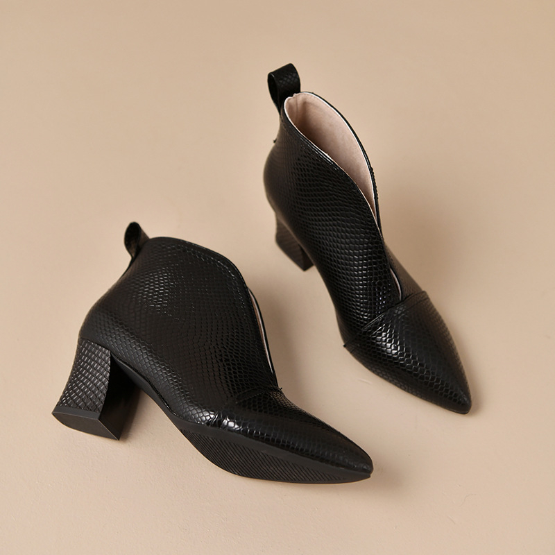 Európai és amerikai hegyes, V-kivágású, lakkbőr bokacsizma, női vastag, magas sarkú, 2023-as őszi és téli új krokodilmintás Martin csizma, karcsúsított, meztelen csizma