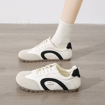 Lapos talpú, erkölcsös edzőcipők nőknek 2025 Új, sokoldalú, ingázós Forrest Gump cipők Divatos tornacipők Retro fűzős fehér cipők nőknek