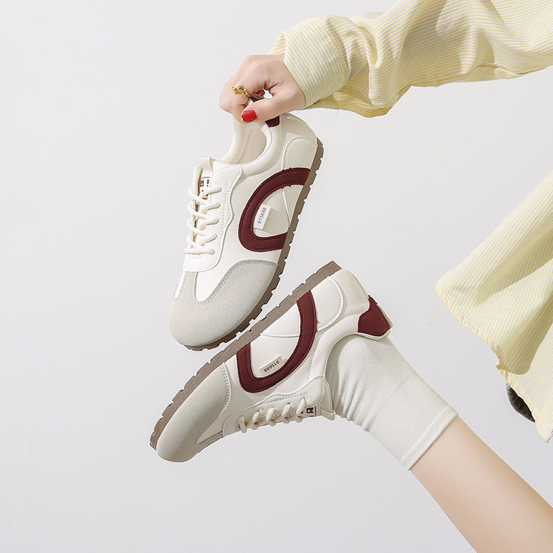 Lapos talpú, erkölcsös edzőcipők nőknek 2025 Új, sokoldalú, ingázós Forrest Gump cipők Divatos tornacipők Retro fűzős fehér cipők nőknek