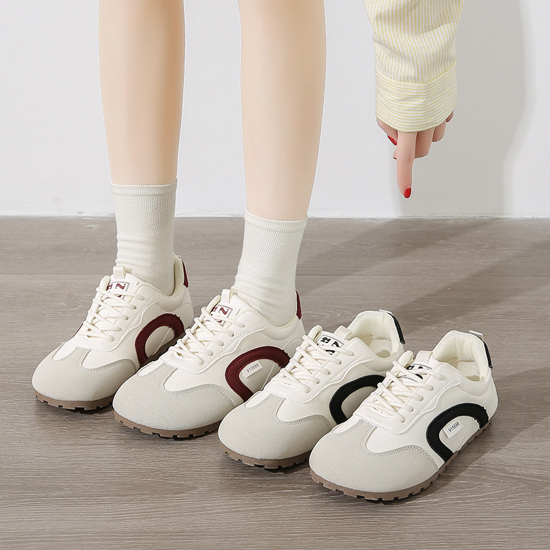 Lapos talpú, erkölcsös edzőcipők nőknek 2025 Új, sokoldalú, ingázós Forrest Gump cipők Divatos tornacipők Retro fűzős fehér cipők nőknek