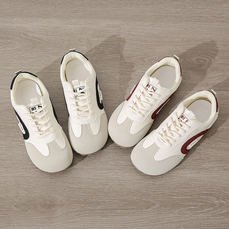 Lapos talpú, erkölcsös edzőcipők nőknek 2025 Új, sokoldalú, ingázós Forrest Gump cipők Divatos tornacipők Retro fűzős fehér cipők nőknek