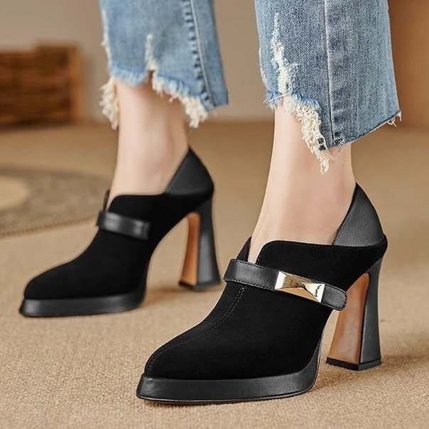 2025-ös új, hegyes, vastag sarkú, magas sarkú, fémcsatos, szexi, elegáns, meztelen csizma, professzionális, munkahelyi női cipő