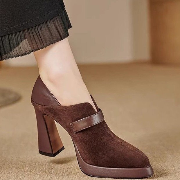 2025-ös új, hegyes, vastag sarkú, magas sarkú, fémcsatos, szexi, elegáns, meztelen csizma, professzionális, munkahelyi női cipő