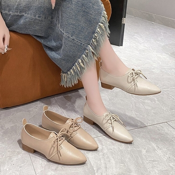 Moteriški didelių dydžių mažų odinių batelių komplektas, 2024 m., korėjietiško stiliaus, smailiomis nosimis, užsegami, negilūs kvadratiniai kulnai