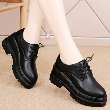Pantofi cu platformă pentru comerț exterior, cu fund gros, 2024, toamna nouă, pantofi cu un singur strat, stil britanic, pantofi mici din piele, pantofi pentru femei, cu toc mediu, asortați, casual, populari