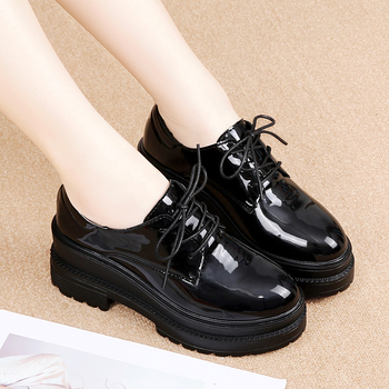 Pantofi cu platformă pentru comerț exterior, cu fund gros, 2024, toamna nouă, pantofi cu un singur strat, stil britanic, pantofi mici din piele, pantofi pentru femei, cu toc mediu, asortați, casual, populari