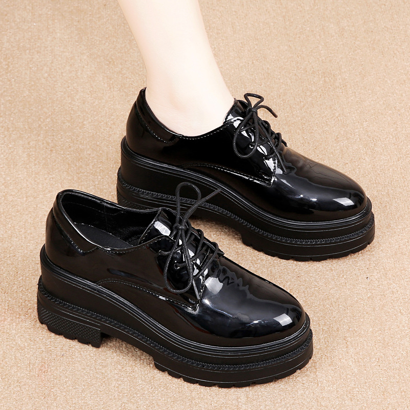 Pantofi cu platformă pentru comerț exterior, cu fund gros, 2024, toamna nouă, pantofi cu un singur strat, stil britanic, pantofi mici din piele, pantofi pentru femei, cu toc mediu, asortați, casual, populari