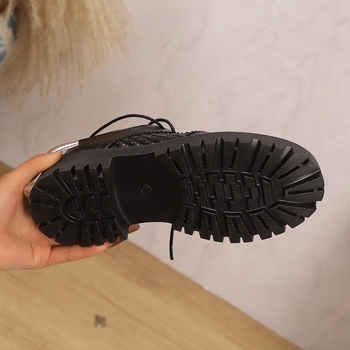 Europos ir Amerikos užsienio prekybos didelių dydžių platforminiai vasariniai kvėpuojantys odiniai batai moterims, verslo laisvalaikio, padidinantys tuščiaviduriai storo padu, vyriški batai, didmeninė prekyba